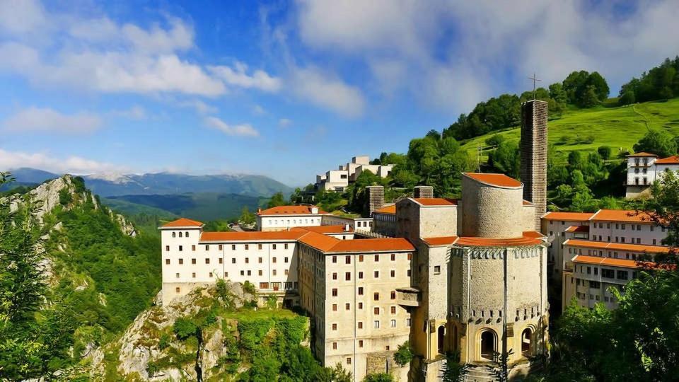 Hotel Loiola أثبيتيا المظهر الخارجي الصورة